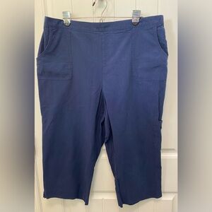 Alfred Dunner Navy capris. Size 18. Leg pocket. Elastic waist. 100% cotton
